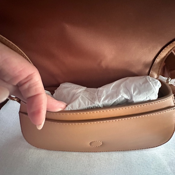 SOLD Lululemon cactus leather mini bag - Picture 4 of 4